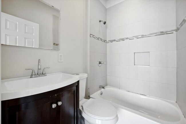 Building Photo - 2001 N Cleveland St