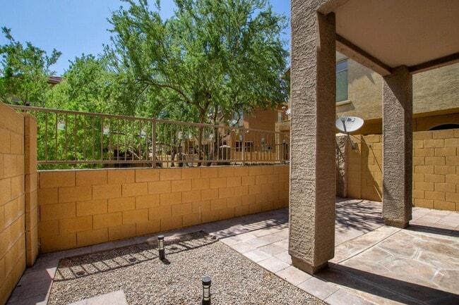 Building Photo - 2250 E Deer Valley Dr