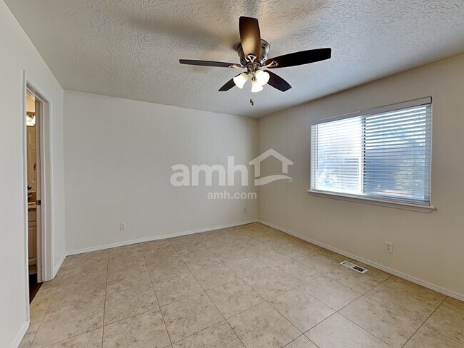 Building Photo - 1029 W Honker Dr