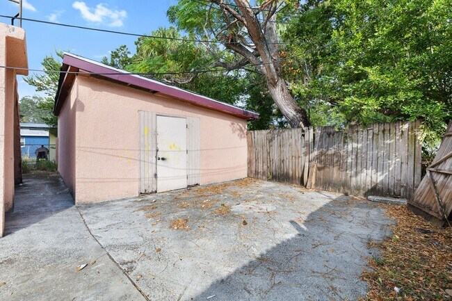 Building Photo - 1116 Upton Ct S