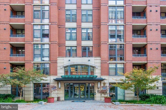 Building Photo - 1021 N Garfield St