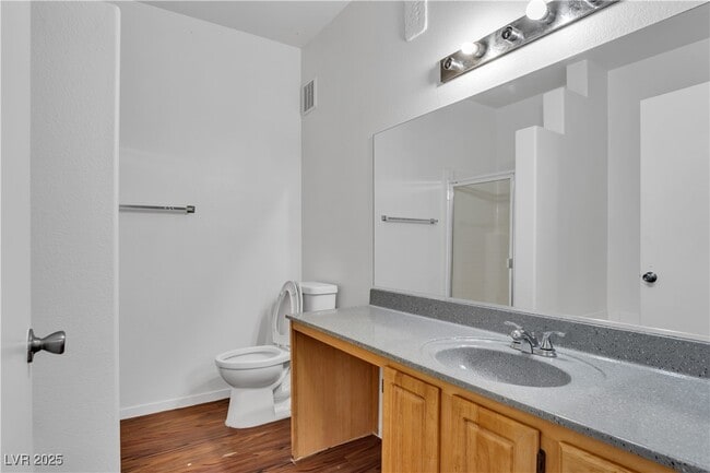 Building Photo - 5650 E Sahara Ave