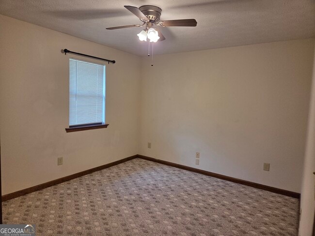Building Photo - 8457 Pineland Dr