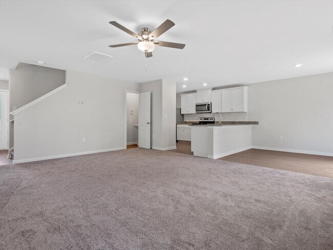 Building Photo - Lovely 3 Bed 2.5 Bath Home in Charlotte!