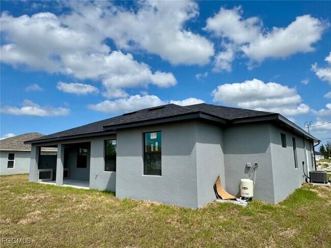 Building Photo - 2027 NW 16th Pl
