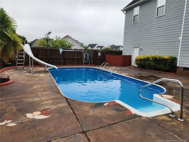 Building Photo - 2800 Franciscan Dr