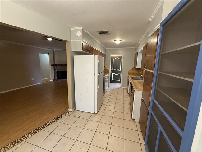 Building Photo - Beautiful 3 bedroom 2 bath home for lease ...