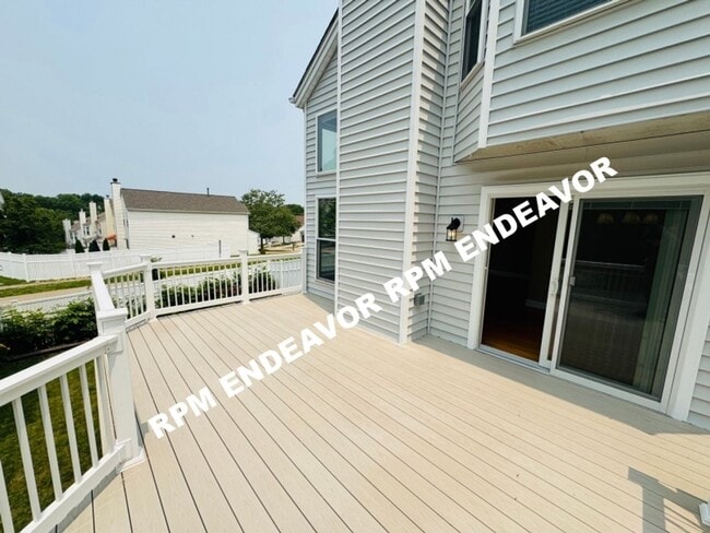 Building Photo - Beautiful 3BR/2.5BA Rental with Garage, Fe...