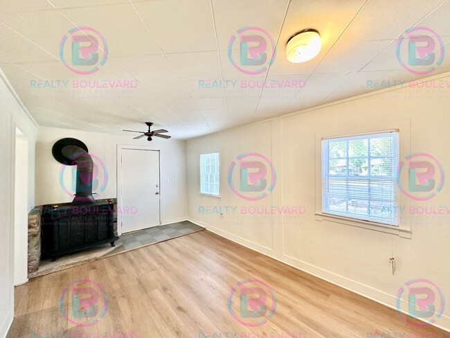 Building Photo - Charming 1-Bedroom Home in Desirable Old Southwest Reno – Lush Yard, Bonus Room & Unique Character!