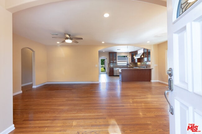 Building Photo - 4948 Petit Ave