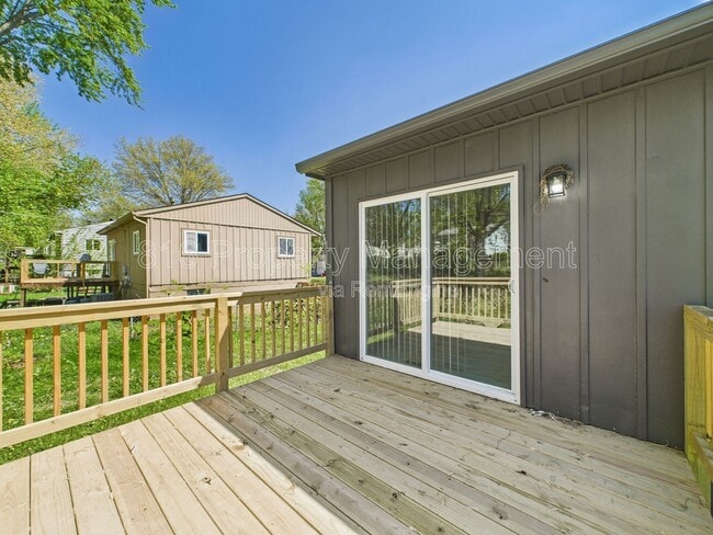 Building Photo - 1406 N Ponca Dr
