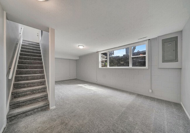 Building Photo - 5563 Canterbury Ln