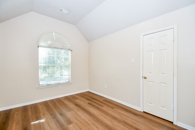 Building Photo - 1310 Lake Edinburg Ct