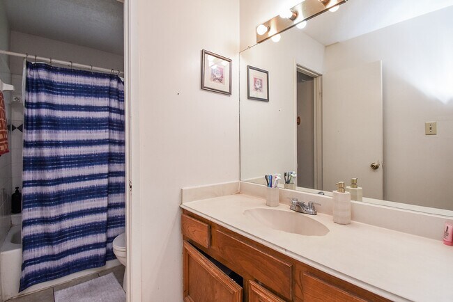 Building Photo - 12106 Pecan Meadow Dr