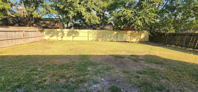 Building Photo - 510 Stonewall Dr