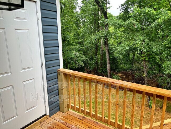 Building Photo - 905 Gardner St