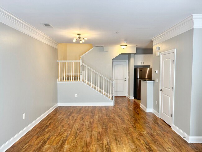 Building Photo - POTOMAC CLUB - SECONDS TO STONEBRIDGE - EASY REVERSE COMMUTE TO QUANTICO