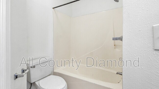 Building Photo - 4114 Holiday Dr