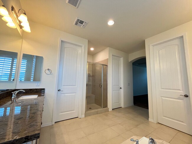 Building Photo - 4-bedroom, 4-bathroom home in the vibrant ...