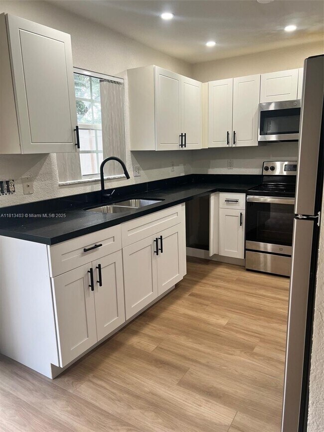 Building Photo - 2130 SW 87th Way