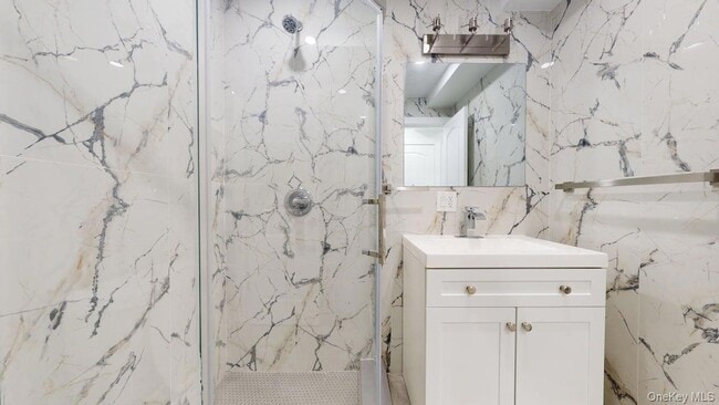 Building Photo - 72-17 66th Pl