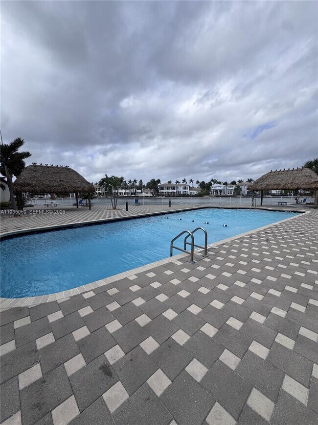 Building Photo - 1500 S Ocean Dr