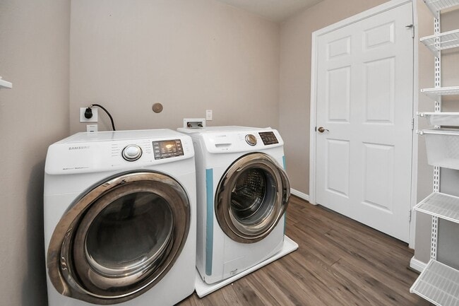 Building Photo - 2009 Amado Ln