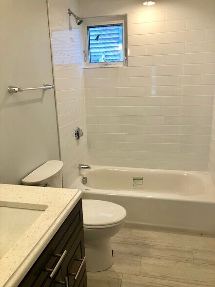 Building Photo - 64 Grant St