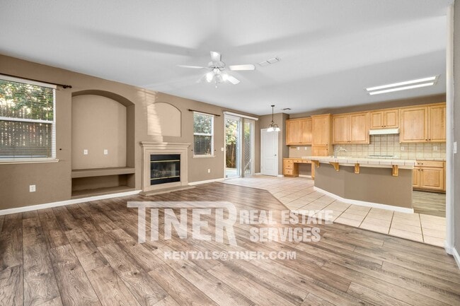 Building Photo - 6530 Aster Ct