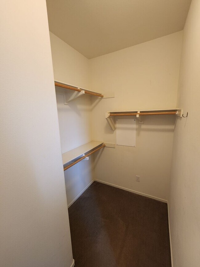 Building Photo - Gorgeous two bedroom home with 2.5 bathroo...