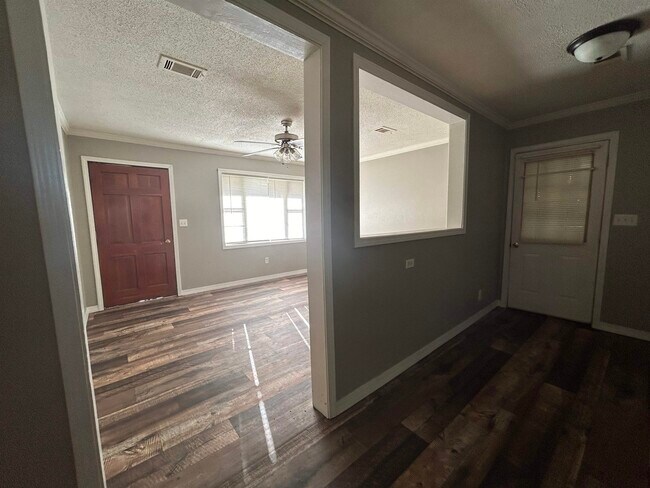 Building Photo - 15 Micanoty Trce