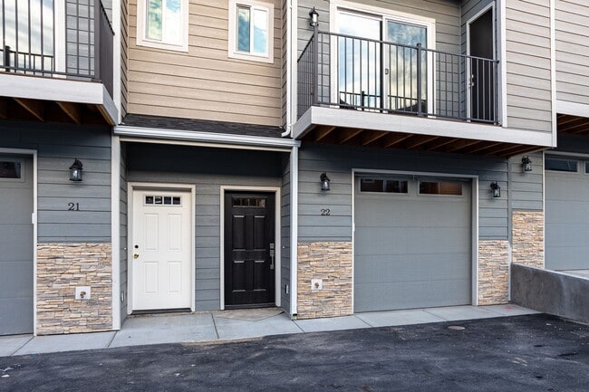 Building Photo - Brand New Townhouse in Yakima!