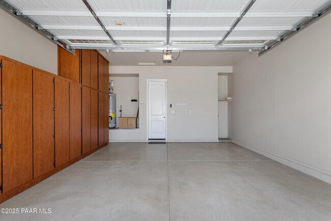 Building Photo - 800 N Morales St