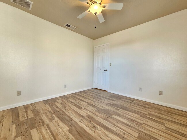 Building Photo - 3 Bed, 2 Bath Home w/ 2-Car Garage – $1750...