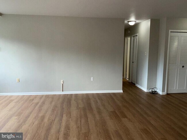 Building Photo - 10401 Grosvenor Pl