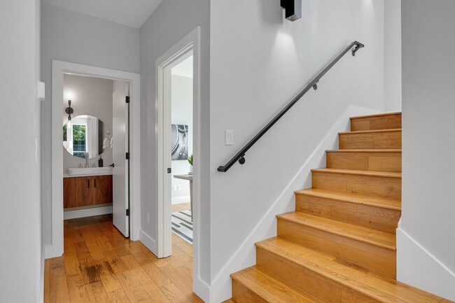 Building Photo - Urban Modern 5 Bedrooms, 3 1/2 Bathrooms, ...