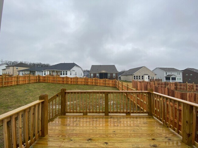 Building Photo - Amazing 4 Bedroom Home in Lebanon / 3.5 Bathrooms / 3 Car Garage /  Fenced in Backyard with Deck /