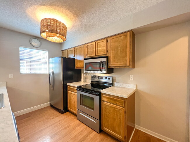 Building Photo - Location! 2-Bed Townhouse with 2.5 Baths i...