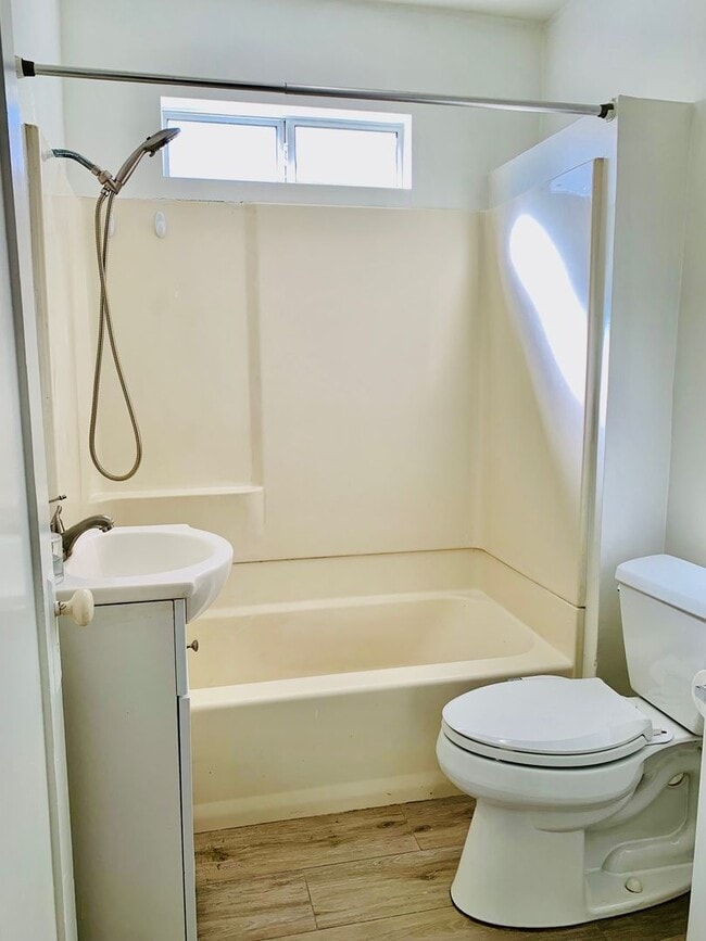 Building Photo - Spectacular location very close to the beach, San Clemente Pier and Del Mar Shopping Street!