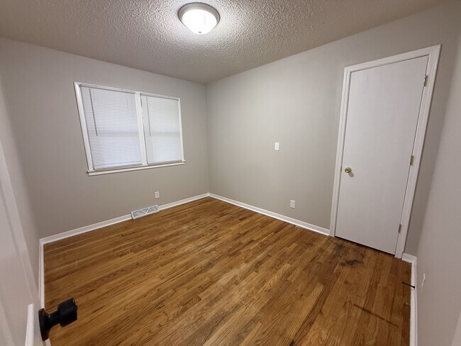 Building Photo - 3421 Fairlane Dr