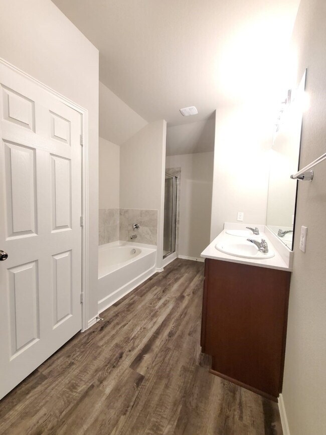 Building Photo - 3623 Champions Cove Ln