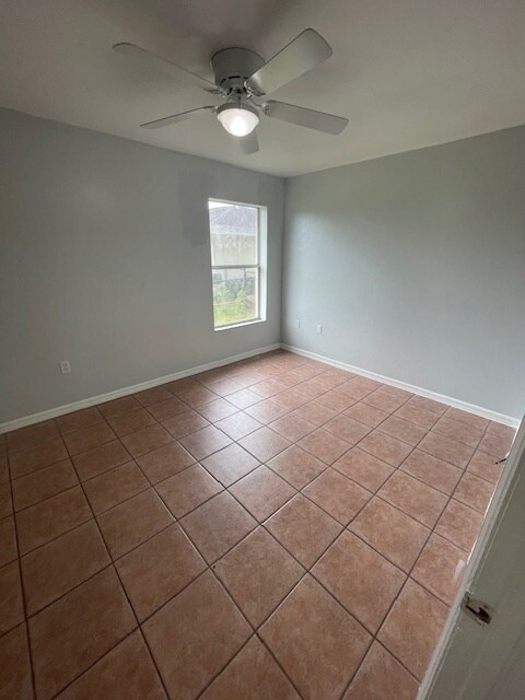 Building Photo - 1417 SE 1st St