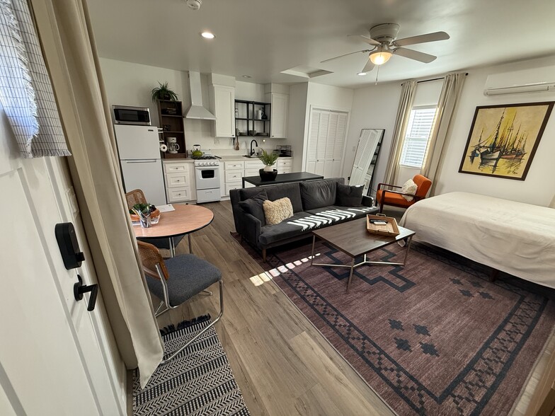 Building Photo - 4302 1/2 Gateway Ave