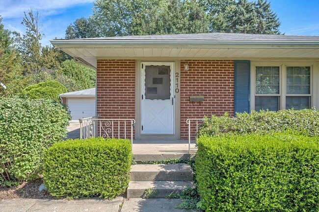 Building Photo - 3 bedroom, 2 bath Ranch -AVAILABLE AUGUST