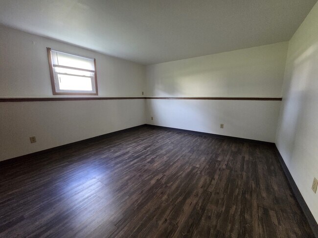 Building Photo - 324 Joseph St