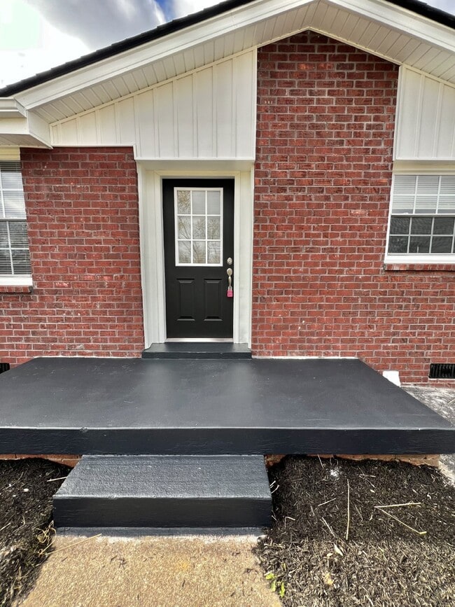 Primary Photo - 105 Ambrose Dr