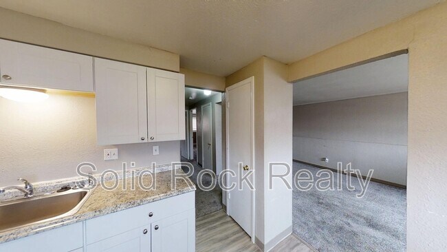 Building Photo - 335 Ruskin Dr