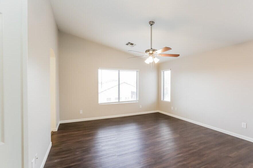 Building Photo - 9243 W Salter Dr