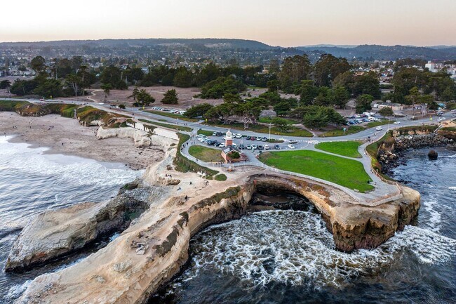 Building Photo - 1332-1332 Mission St