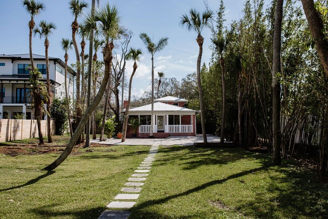 Building Photo - Riverfront Oasis in the City of Tampa!
